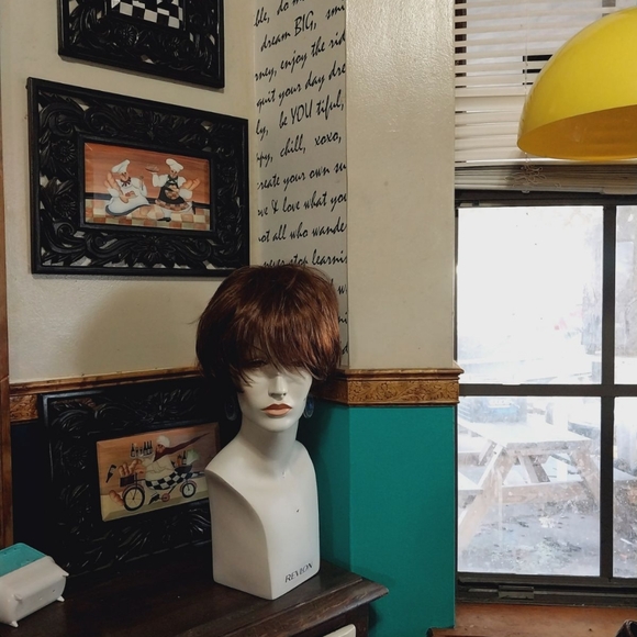 Golden Brown Short Wig - Picture 10 of 15